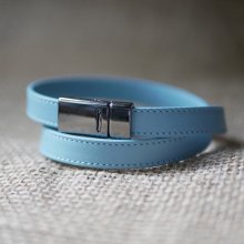 Double-turned leather strap with stitching and customizable silver T-shaped clasp