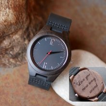 Watch with walnut wood dial on black leather to personalize