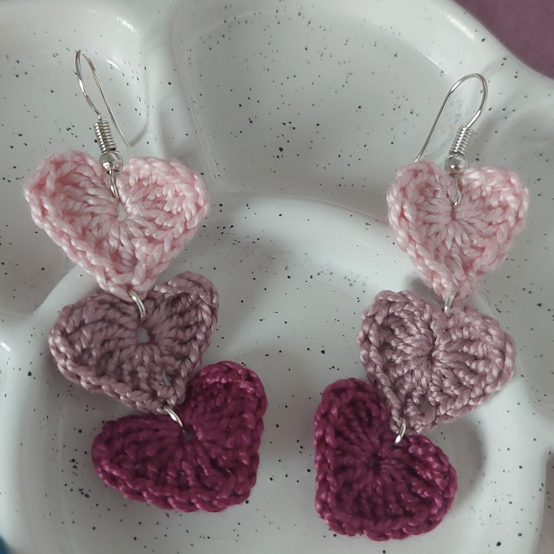 Boucles d'oreilles au crochet c&oelig;urs triple
