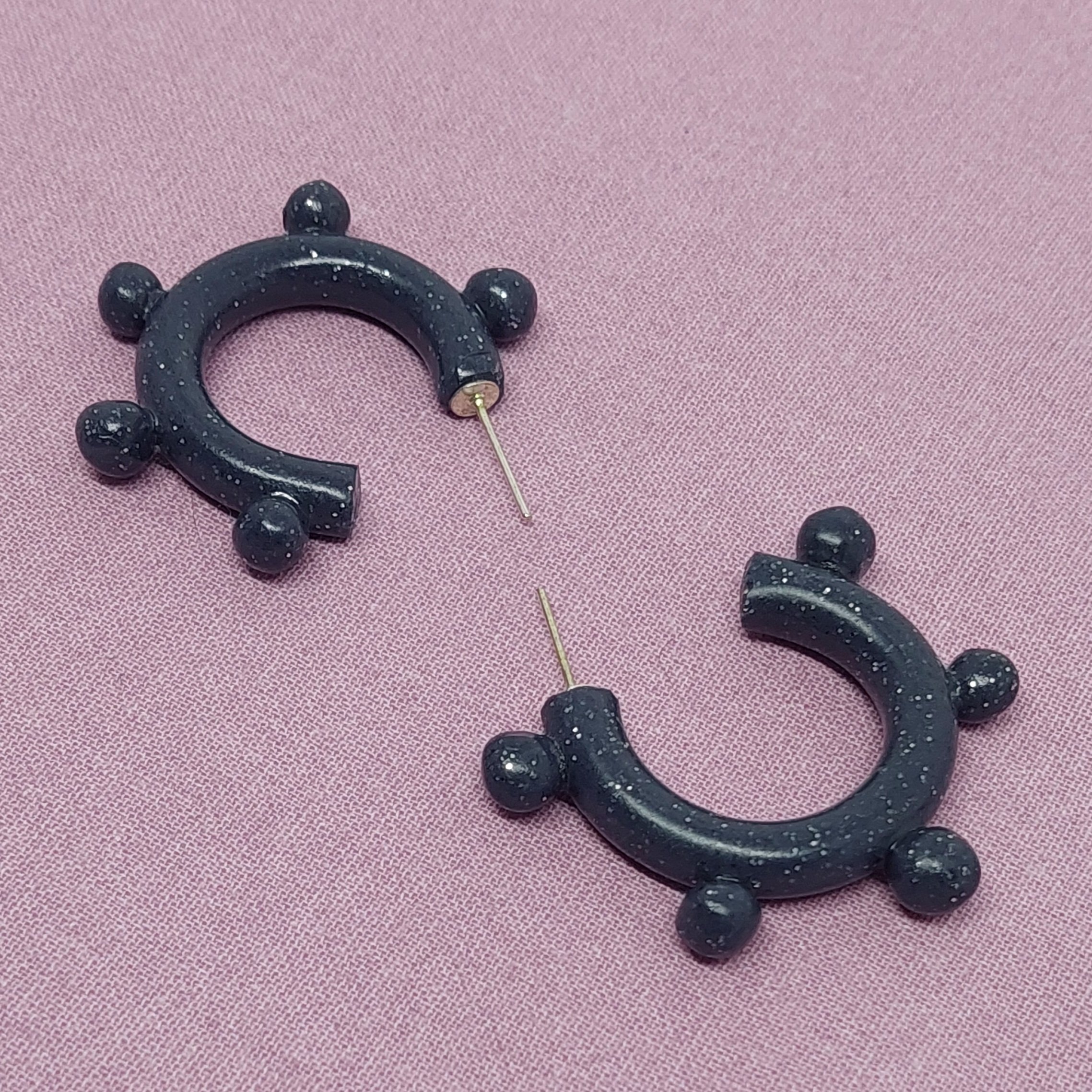 Cr&eacute;oles grises effet granit avec des boules