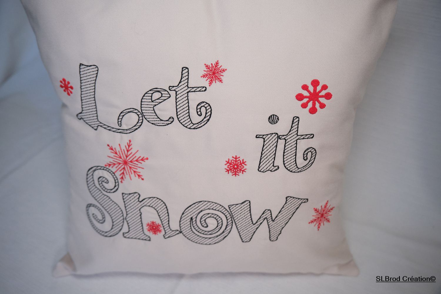 Let it snow cushion cover