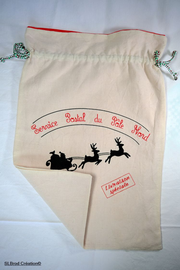 Santa's sleigh Christmas bonnet large size