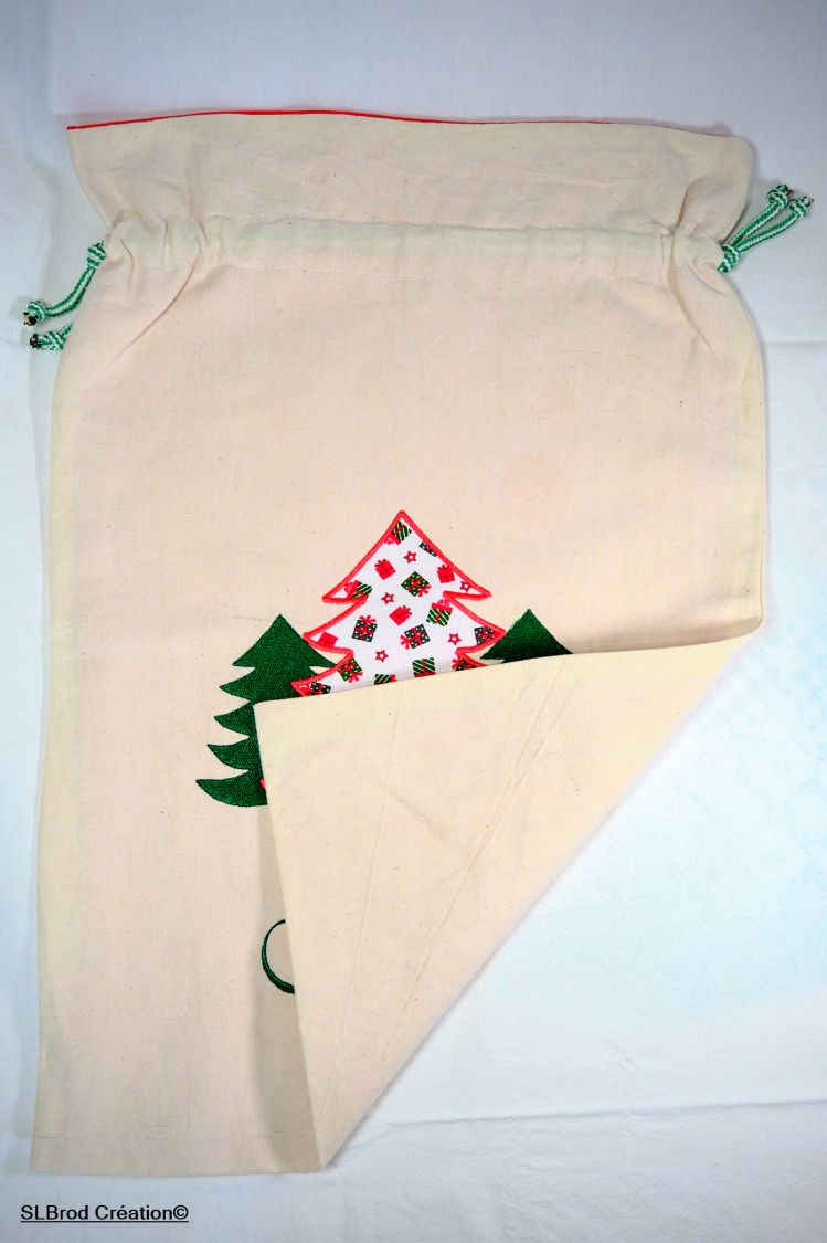 Large Christmas tree appliqué gifts