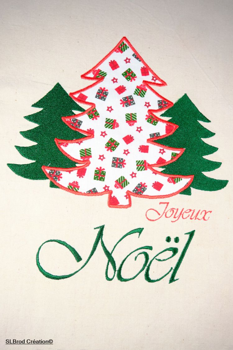 Large Christmas tree appliqué gifts