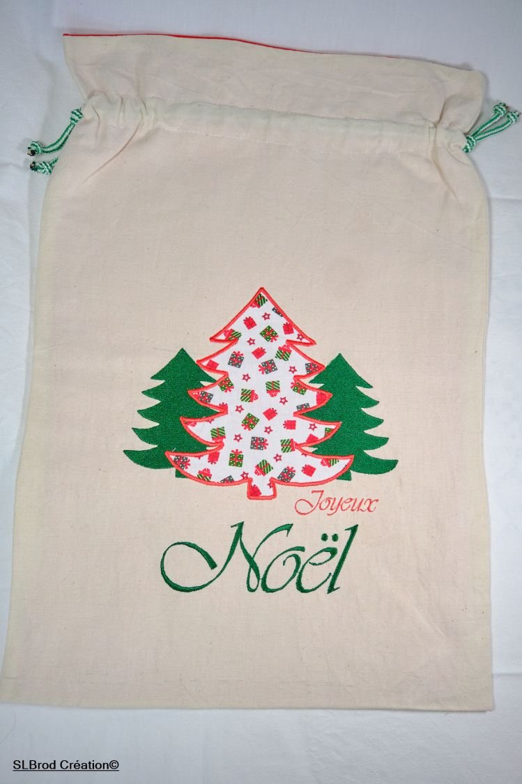 Large Christmas tree appliqué gifts