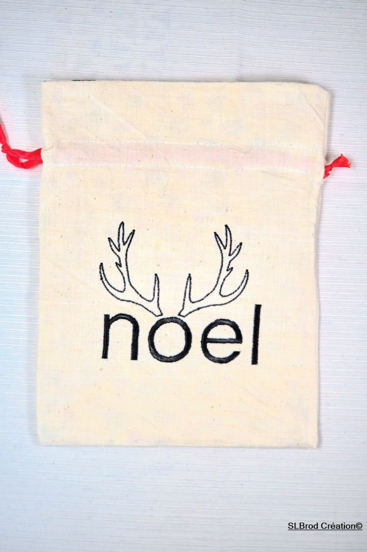 Small reindeer wood Christmas pouch