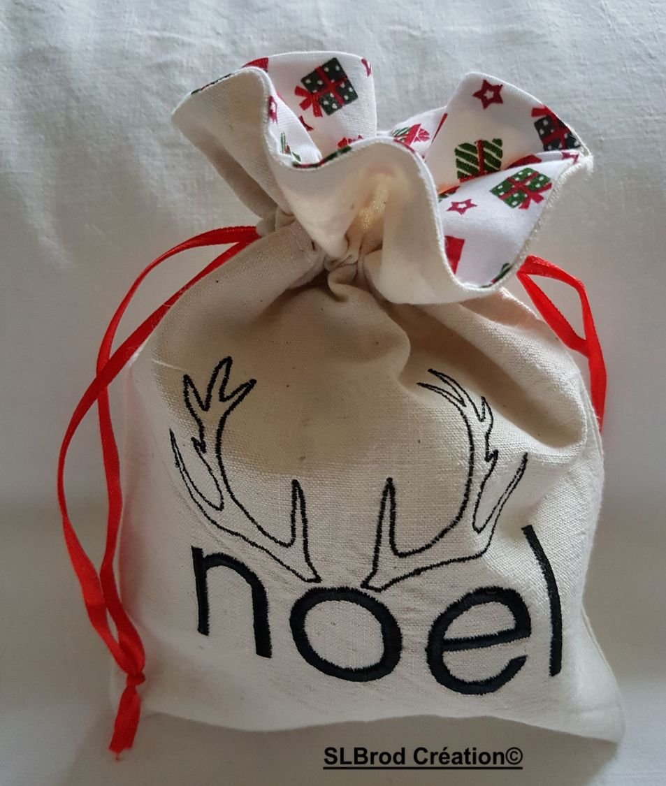 Small reindeer wood Christmas pouch