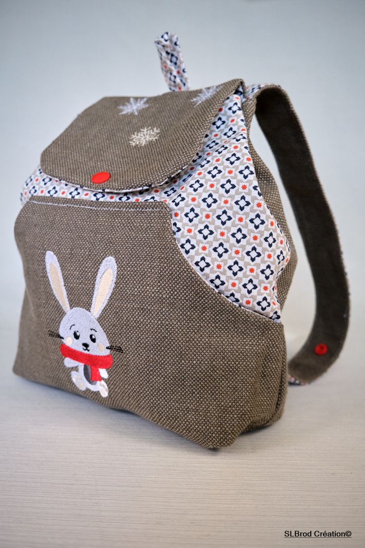 Backpack embroidered red rabbit scarf to personalize
