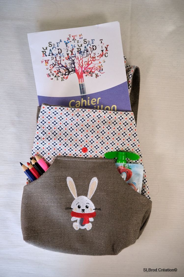 Backpack embroidered red rabbit scarf to personalize