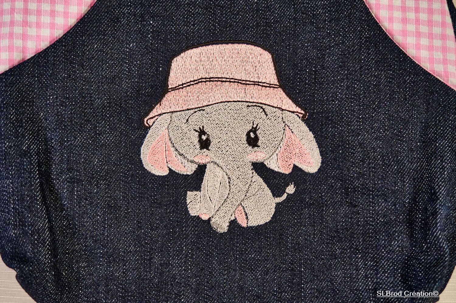 Embroidered children's backpack elephant with pink hat customizable