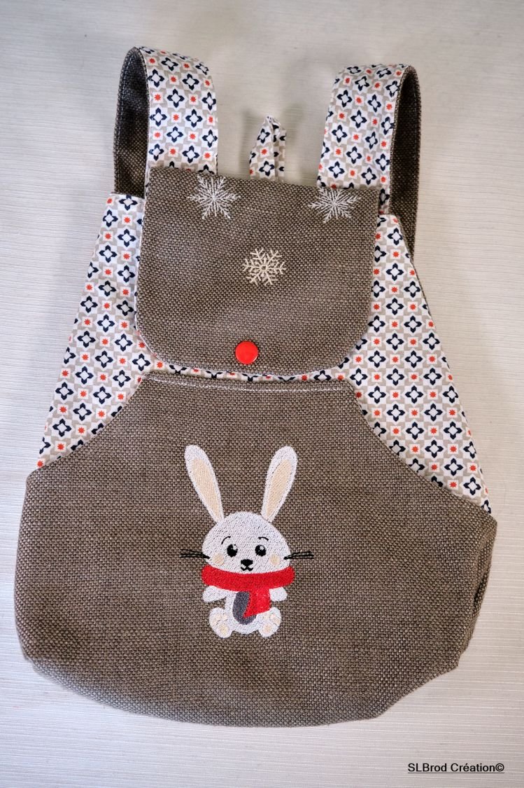 Backpack embroidered red rabbit scarf to personalize