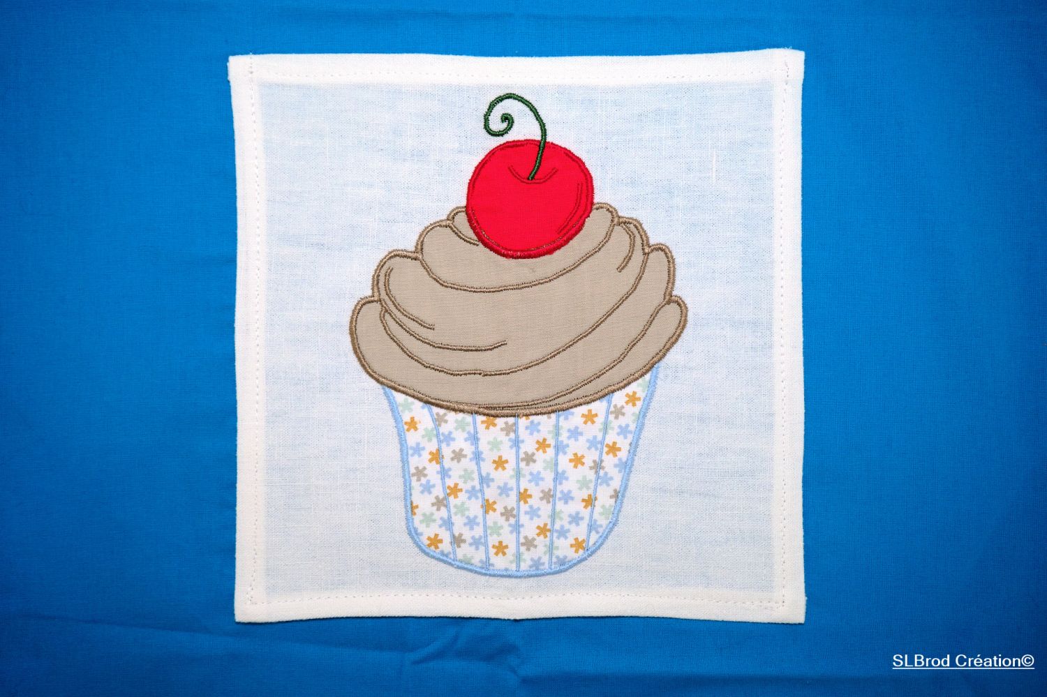 Embroidered apron cup cake