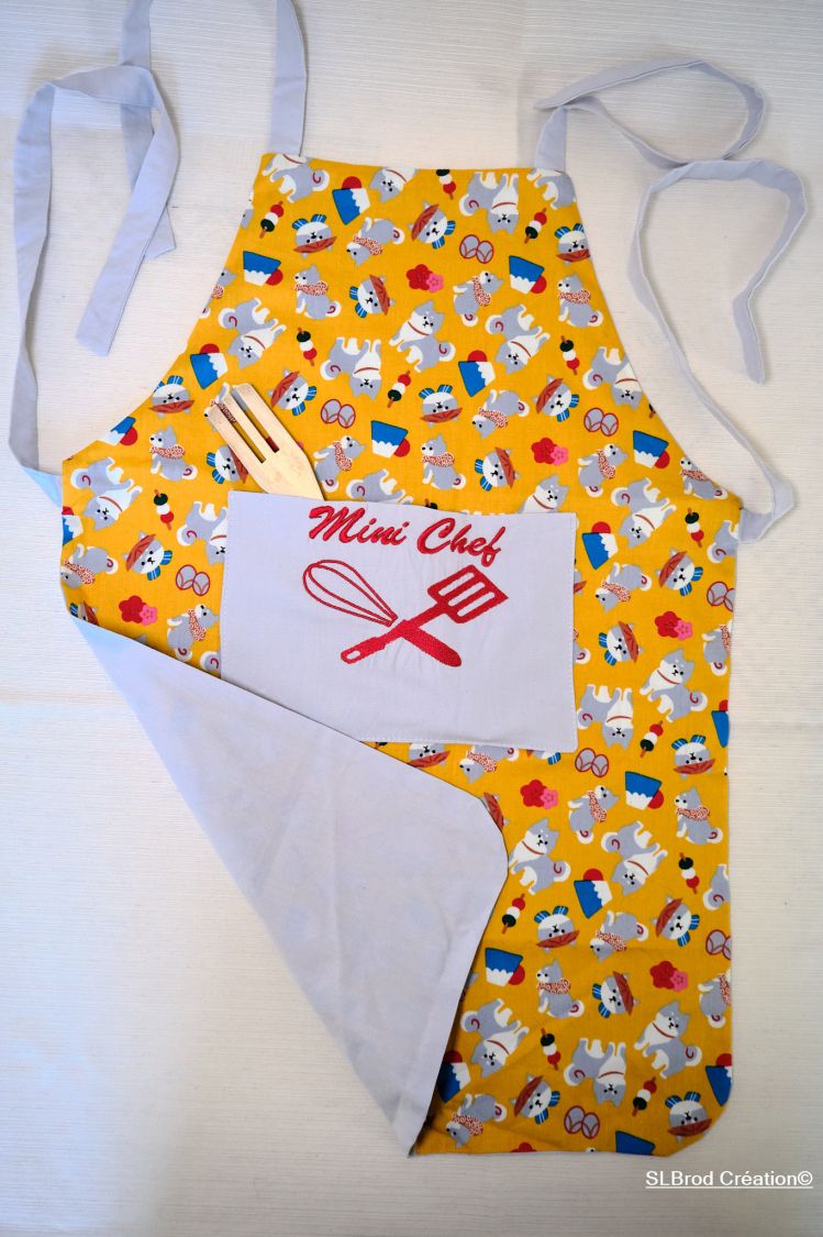Embroidered apron shiba fabric