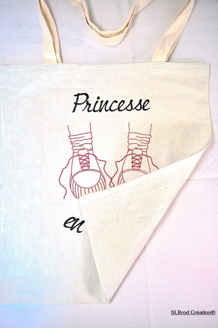 Tote Bag embroidered princess with sneakers
