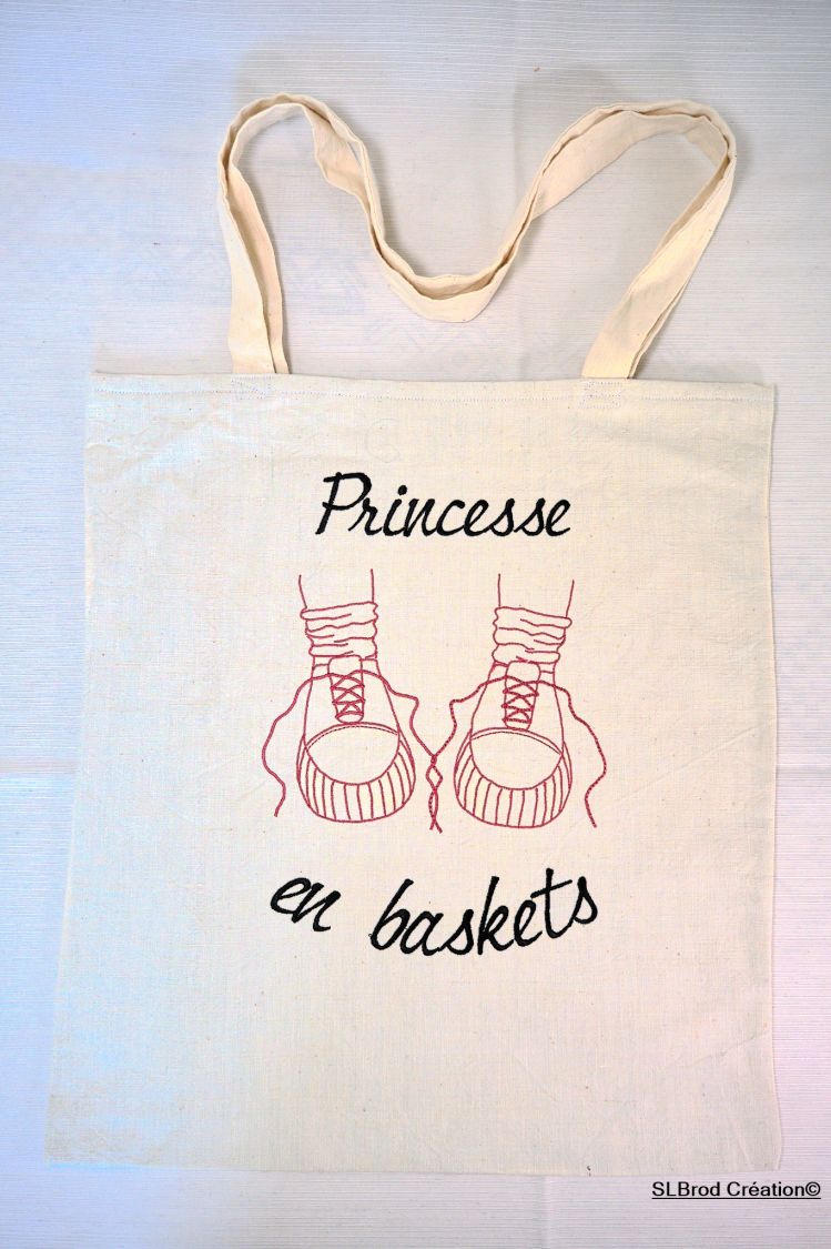 Tote Bag embroidered princess with sneakers