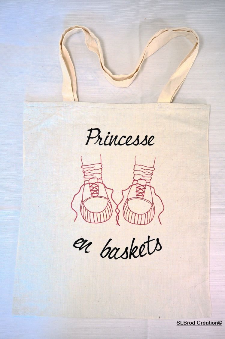 Tote Bag embroidered princess with sneakers