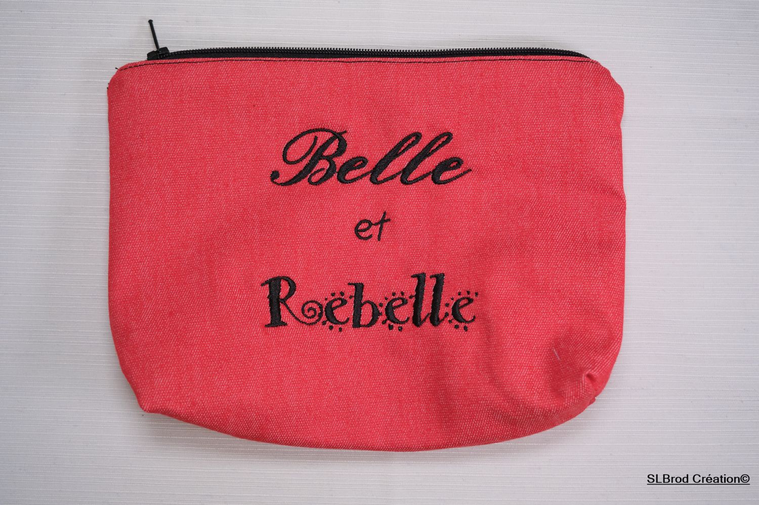 Beautiful and rebellious red embroidered case