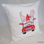 Cushion cover Christmas Gnomes in the car