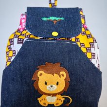 Embroidered children's backpack with lion and baobab to personalize